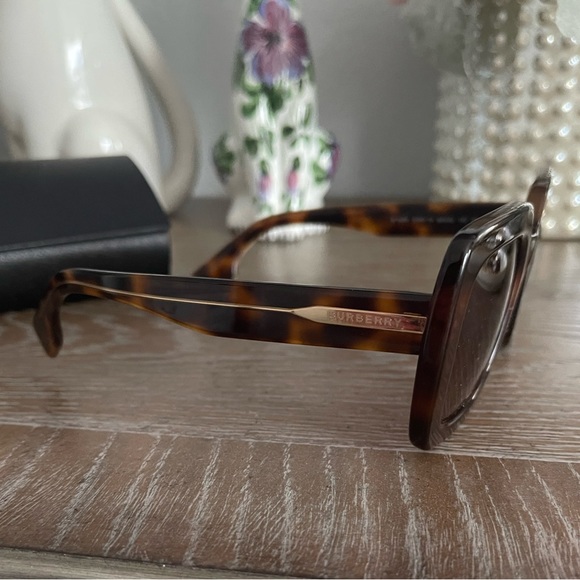 Burberry Sunglasses - Picture 6 of 6